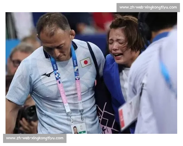 诺曼五回合残暴终结佐佐木，强势卫冕 WBO 次中量级王座