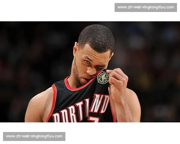 撕裂之城的双时代：罗伊的黄曼巴传奇与杨瀚森的青春风暴