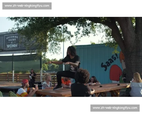 巴黎篮球馆燃爆！Les Twins 即兴嘻哈 Freestyle 震撼全场